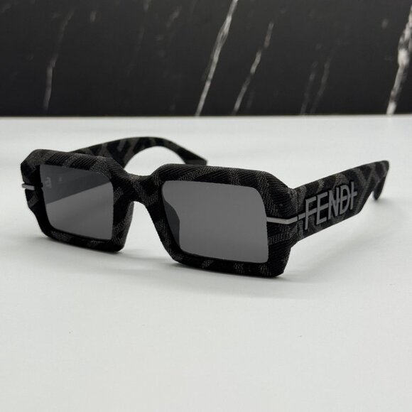 NEW FE40074U 05A FENDI SUNGLASSES BLACK GREY UNISEX EYEWEAR FENDI - Picture 3 of 12
